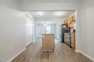 321 Cross Hill Ln, Holly Springs, NC 27540 - Photo 4