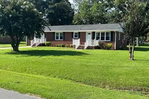 111 Colonial Dr, Clinton, NC 28328 - Photo 1