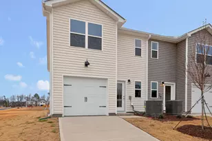 31 Rusling Leaf Dr, Fuquay Varina, NC 27526 - Photo 2