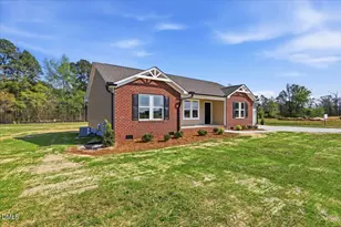 104 Grace Pond Ave, Benson, NC 27504 - Photo 4