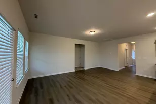 140 E American Marigold Dr, Benson, NC 27504 - Photo 4