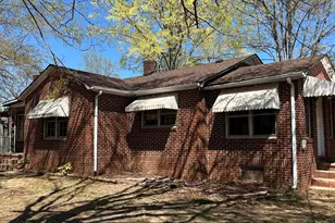 303 37th St SW, Hickory, NC 28602 - Photo 2