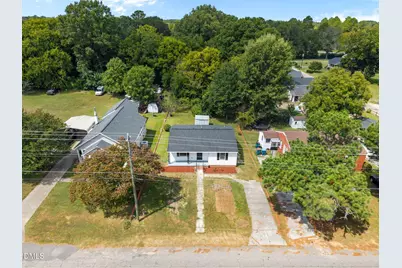 709 E Johnson Street, Dunn, NC 28334 - Photo 4