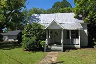 301 W Hill St, Benson, NC 27504 - Photo 1