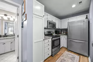 1021 Brighthurst Dr, Raleigh, NC 27605 - Photo 14