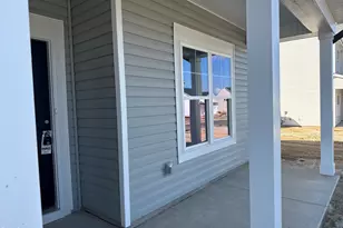 452 Ashley Hts Dr, Aberdeen, NC 28387 - Photo 2