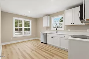 402 W James St, La Grange, NC 28551 - Photo 4
