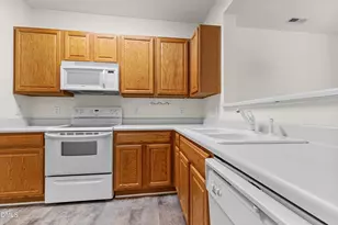 427 Eyam Hall Ln, Apex, NC 27502 - Photo 6