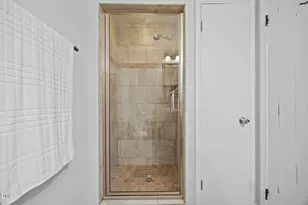 6404 Dixon Dr, Raleigh, NC 27609 - Photo 22