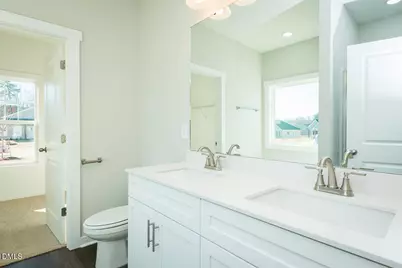411 E Lee Avenue, Yadkinville, NC 27055 - Photo 16