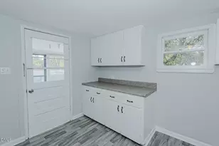 125 N Nash St, Hillsborough, NC 27278 - Photo 4