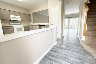 412 Canyon Lake Cir, Morrisville, NC 27560 - Photo 2