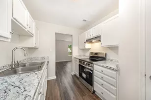 310 Peachtree Pl, Durham, NC 27701 - Photo 10