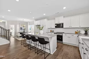 137 Benson Vlg Dr, Benson, NC 27504 - Photo 4