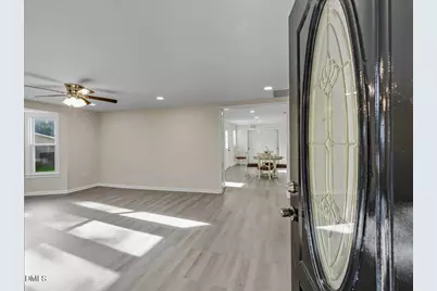 210 W Oak Street, Zebulon, NC 27597 - Photo 6