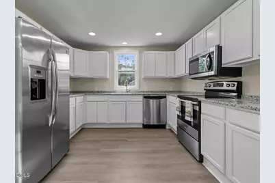 210 W Oak Street, Zebulon, NC 27597 - Photo 14