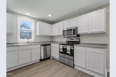 210 W Oak Street, Zebulon, NC 27597 - Photo 16