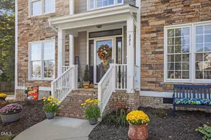 221 Parkridge Dr, Clayton, NC 27527 - Photo 2