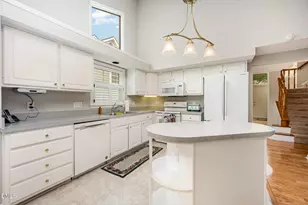 104 Foxcrest Ct, Cary, NC 27513 - Photo 8