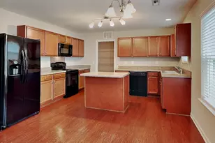 124 Hunterwood Pl, Benson, NC 27504 - Photo 2