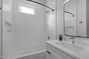 226 Woodsborough Pl, Raleigh, NC 27601 - Photo 8