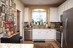 801 Genford Ct, Raleigh, NC 27609 - Photo 2