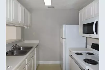 303 Smith Level Road #B31, Chapel Hill, NC 27516 - Photo 8