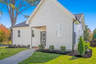 209 W Maple Ave, Holly Springs, NC 27540 - Photo 2