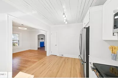 111 E Market Street, Graham, NC 27253 - Photo 16