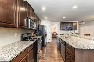 2609 Averon Dr, Fuquay Varina, NC 27526 - Photo 2