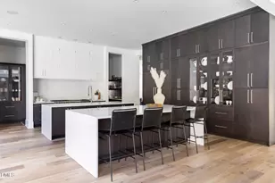 4300 Camelot Dr, Raleigh, NC 27609 - Photo 6