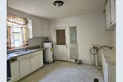 209 N Porter Street, Whitakers, NC 27891 - Photo 4