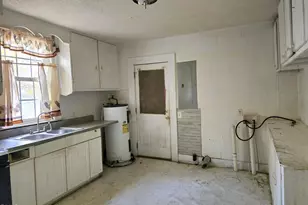 209 N Porter St, Whitakers, NC 27891 - Photo 4