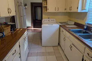 821 W Sycamore St, Chase City, VA 23924 - Photo 8