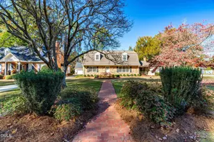 1102 S Crescent Dr, Smithfield, NC 27577 - Photo 2