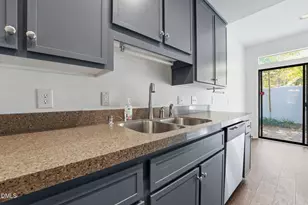 1 Vauxhall Pl, Chapel Hill, NC 27517 - Photo 8