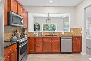 8204 Pilots View Dr, Raleigh, NC 27617 - Photo 14