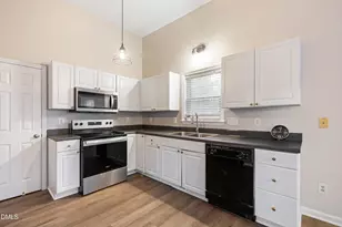 5424 Fieldcross Ct, Raleigh, NC 27610 - Photo 6