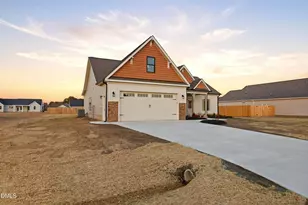 209 Rae Dr, Pikeville, NC 27863 - Photo 2