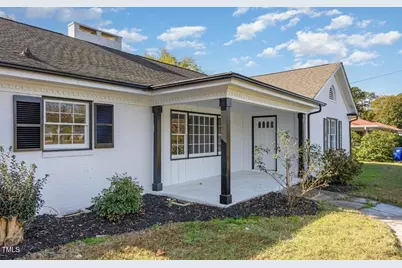 203 W Stewart Street, Coats, NC 27521 - Photo 2