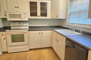 9 Willow Bridge Dr, Durham, NC 27707 - Photo 2