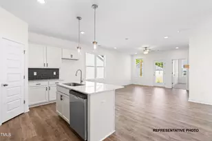 88 W Coulter Ct, Selma, NC 27576 - Photo 2