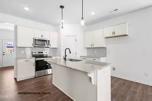 92 W Coulter Ct, Selma, NC 27576 - Photo 4