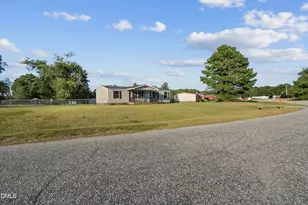 5093 Belinda Ln, Parkton, NC 28371 - Photo 4