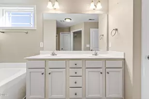 235 Highcroft Cir, Benson, NC 27504 - Photo 8