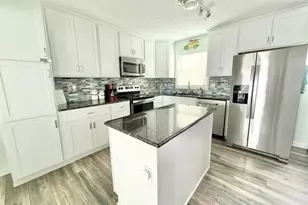 511 Carolina Beach Ave N, Carolina Beach, NC 28428 - Photo 10