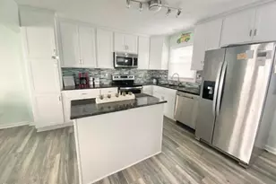 511 Carolina Beach Ave N, Carolina Beach, NC 28428 - Photo 8