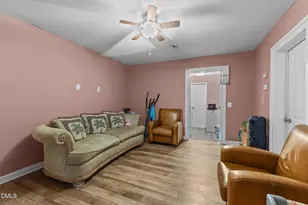 300 Devane St, Clinton, NC 28328 - Photo 18