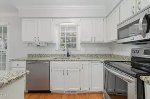 1437 Greenside Dr, Raleigh, NC 27609 - Photo 8