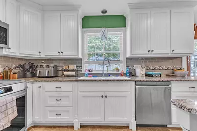 302 S Pine Street, Benson, NC 27504 - Photo 16